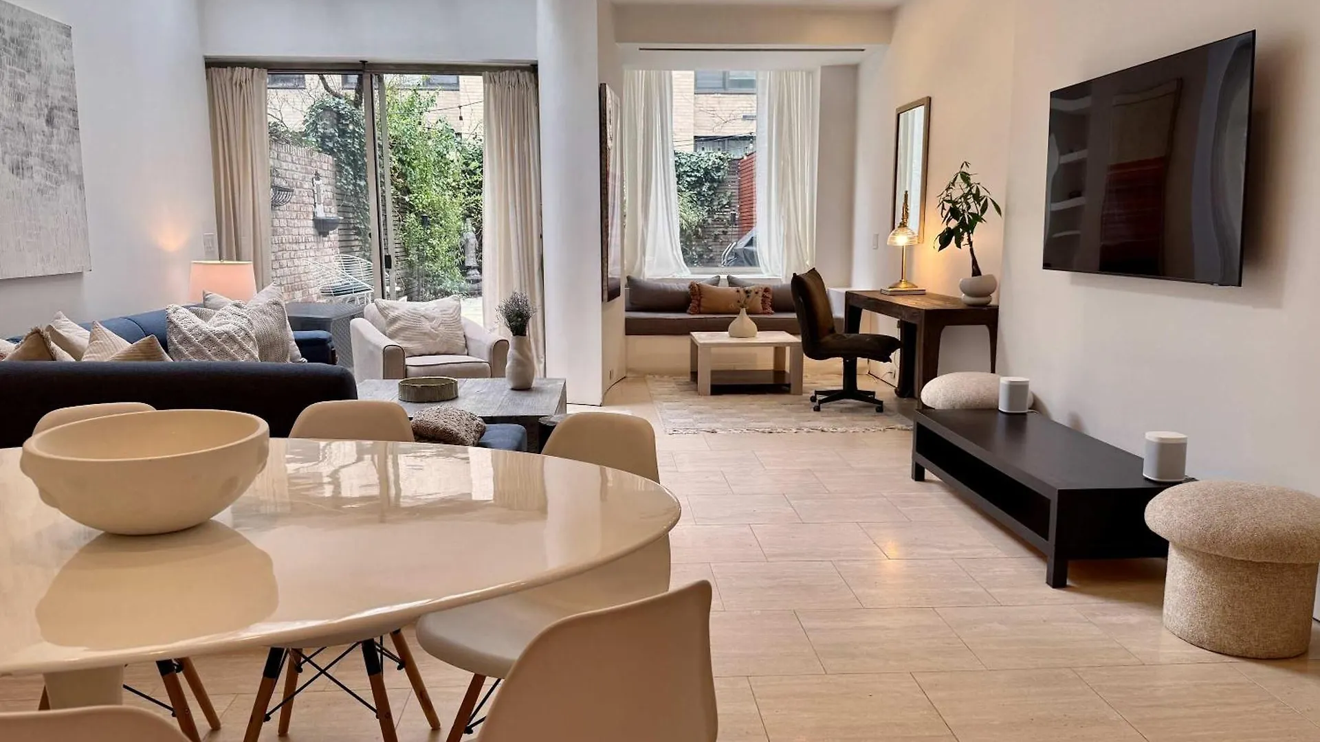 Private Beautiful Townhome W Zen Garden New York Holiday home