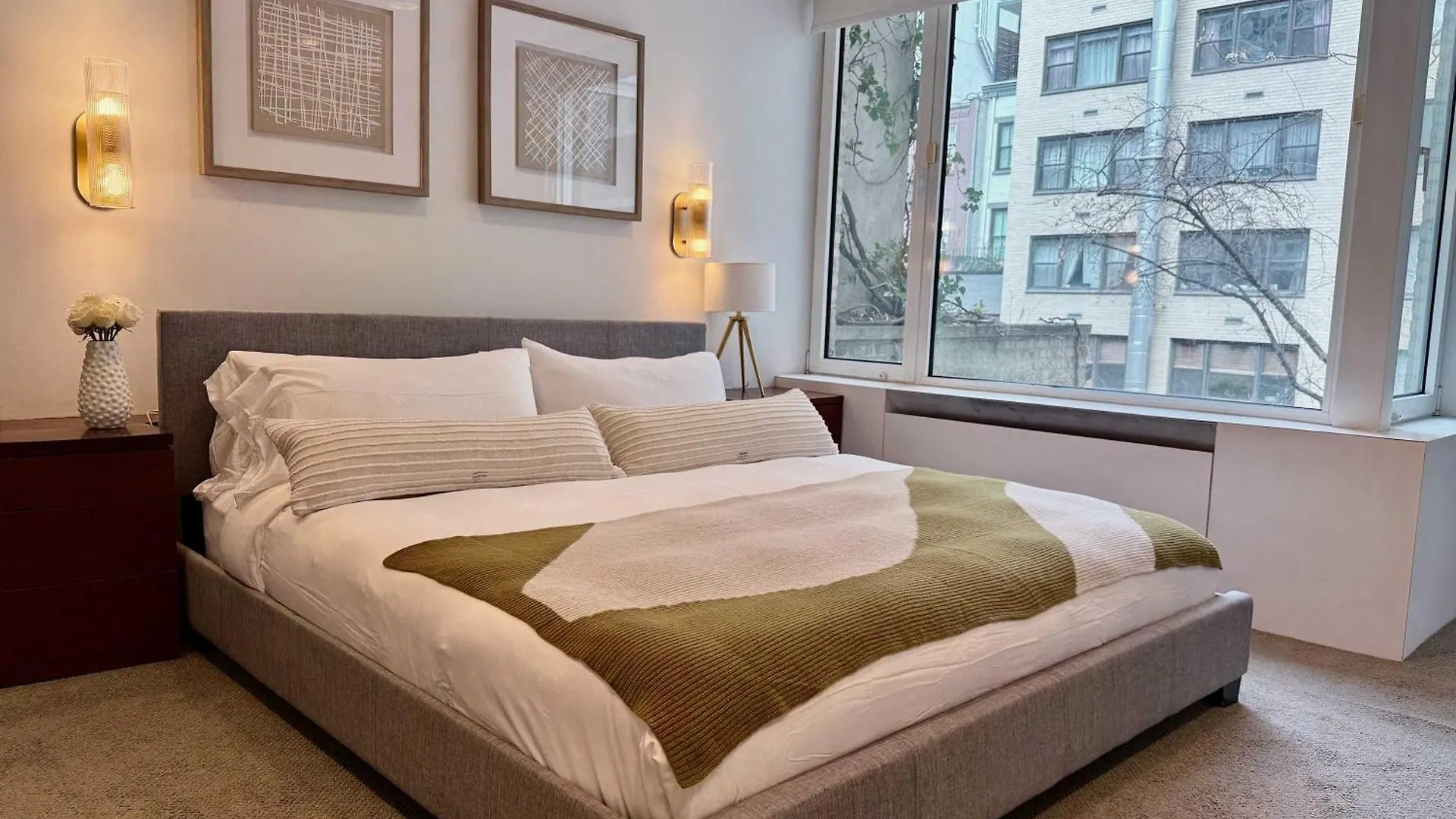 Holiday home Private Beautiful Townhome W Zen Garden New York