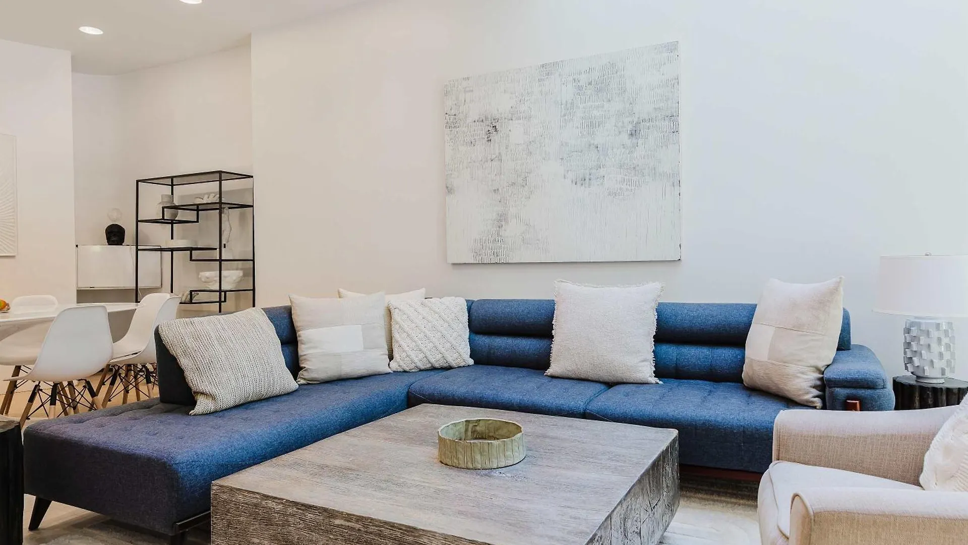 Επικοινωνία με το Private Beautiful Townhome W Zen Garden
